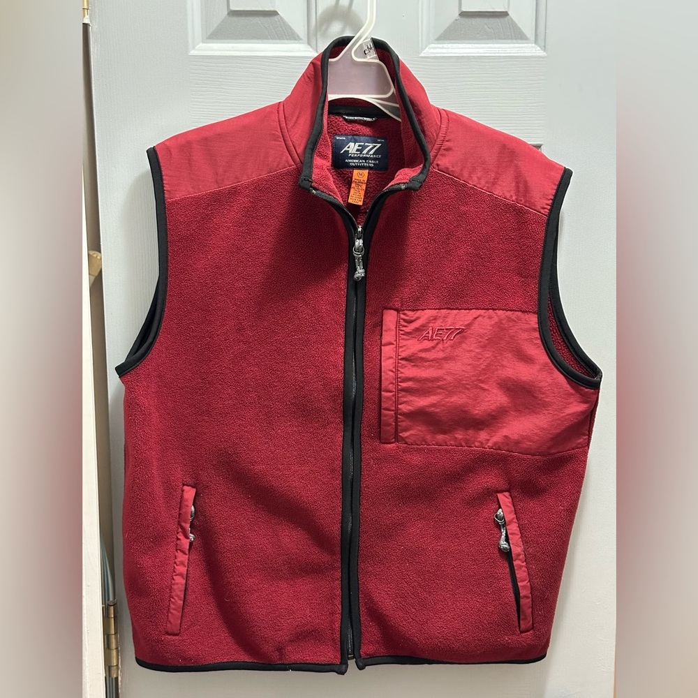 American Eagle Outfitters AE77 Performance Men's Fleece Vest Red Medium